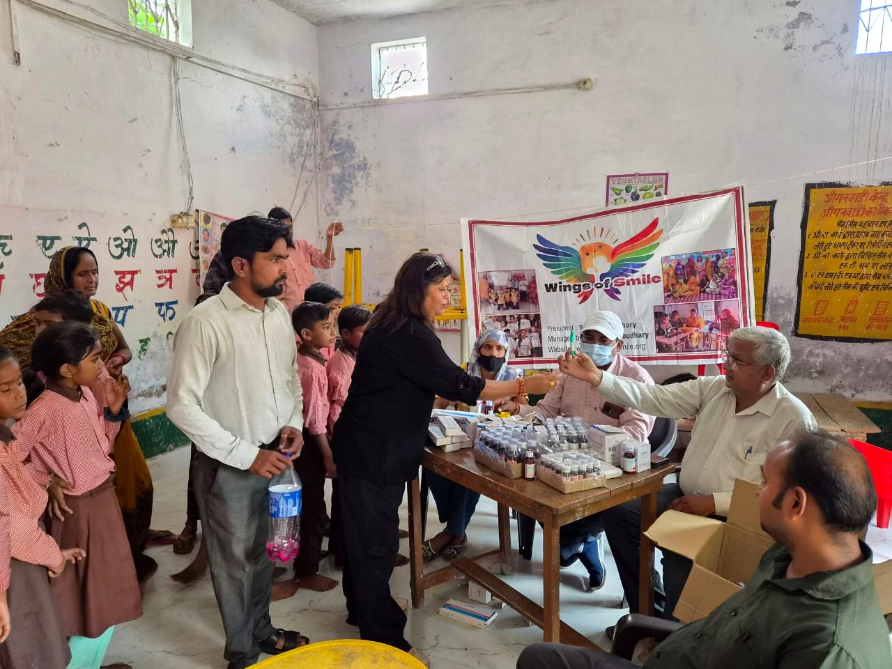 Distribution of essential medicines to schoolchildren in Piprauli